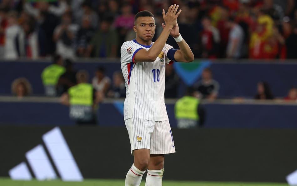 Mbappé aplaude incentivo da torcida após derrota da França para a Espanha