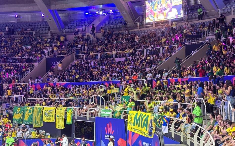 Torcida brasileira no Maracanãzinho