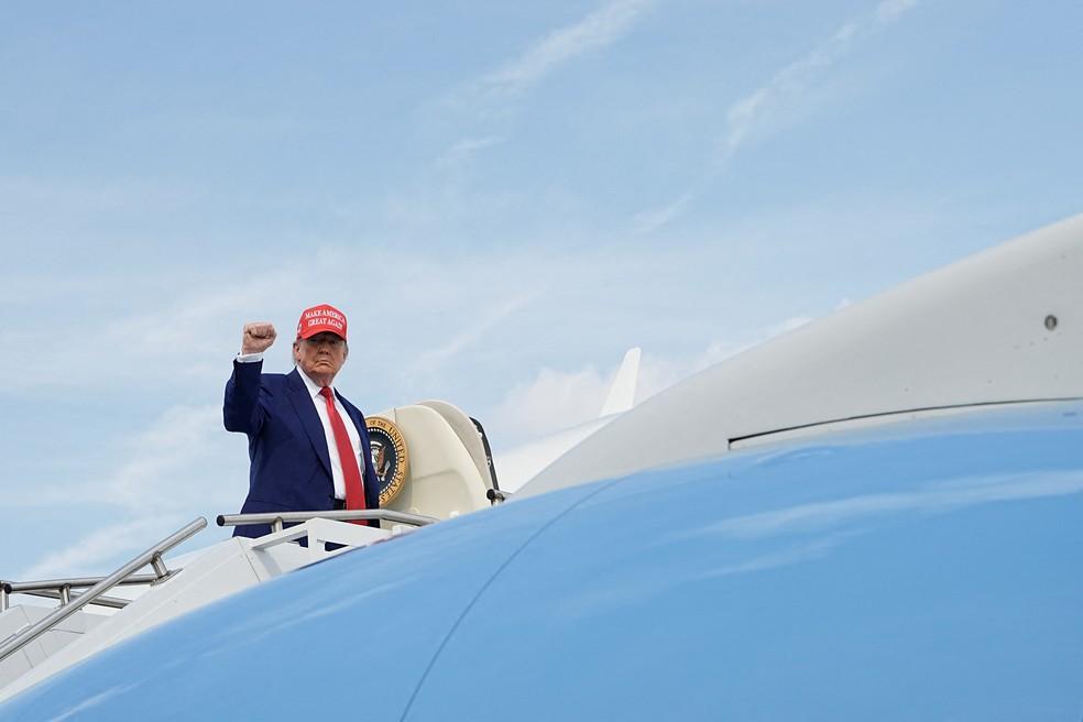 Trump embarca para Washington no aeroporto de Morristown