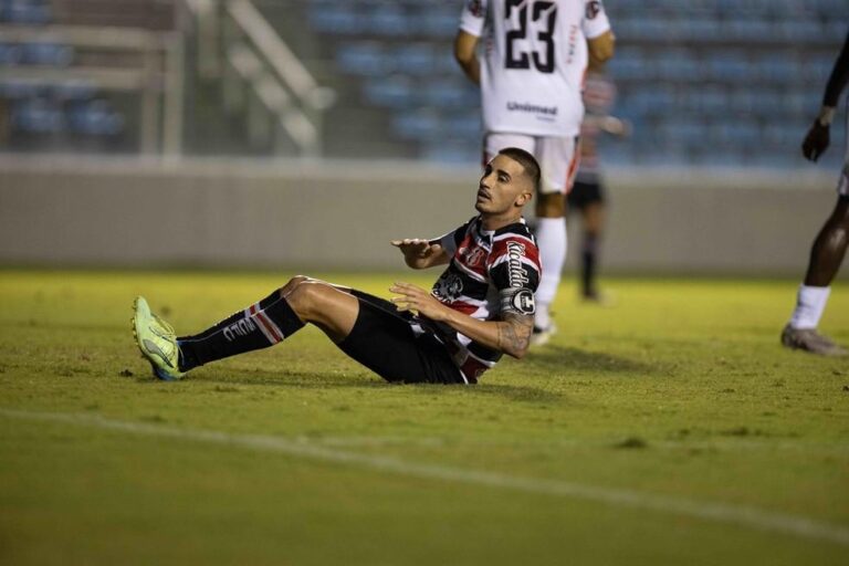 Thiago Galhardo reconhece desempenho do Ferroviário após derrota do Santa Cruz na Série D