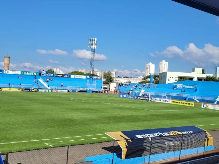 Londrina e Figueirense se enfrentam em jogo decisivo pela Série C