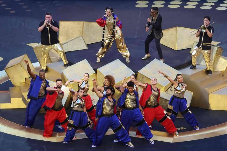 Artistas se apresentam na cerimônia de abertura