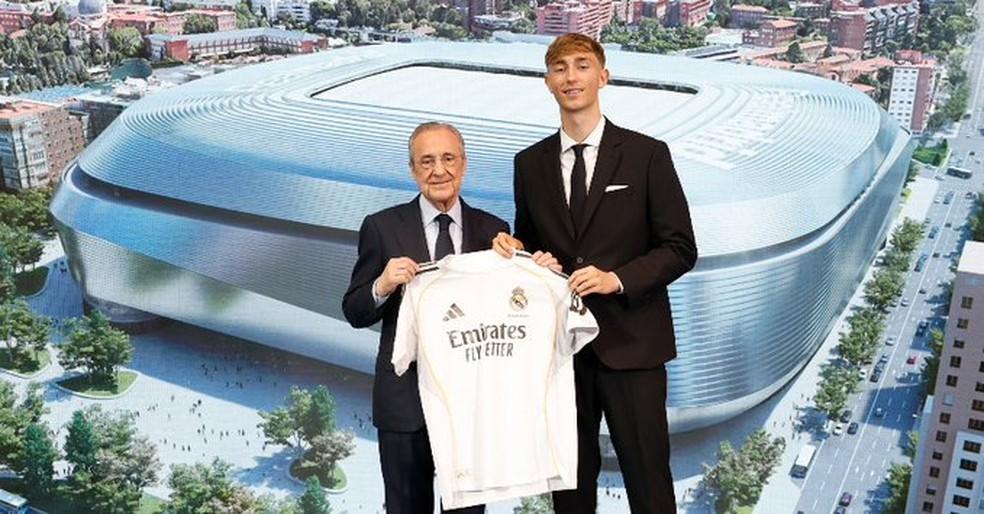 Huijsen é apresentado pelo Real Madrid