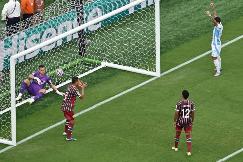 Fluminense leva gol do Ulsan