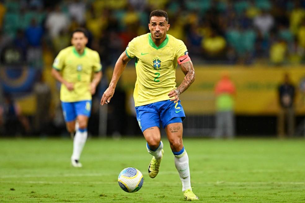 Danilo em Brasil x Uruguai pelas Eliminatórias da Copa