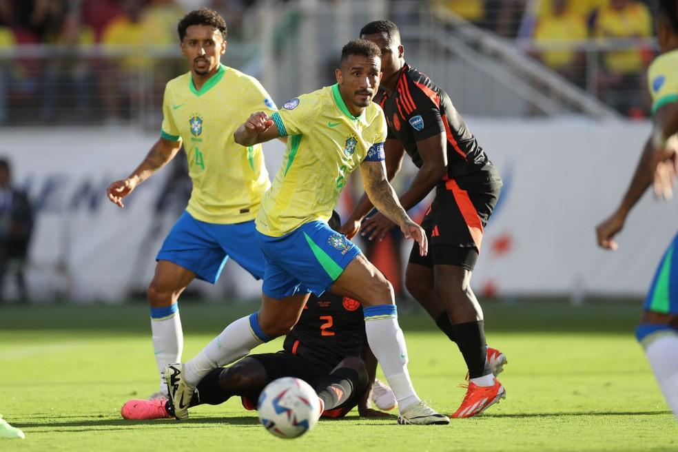 Danilo e Marquinhos em Brasil x Colômbia