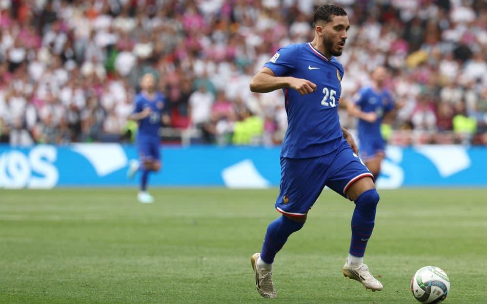 Rayan Cherki em ação pela França