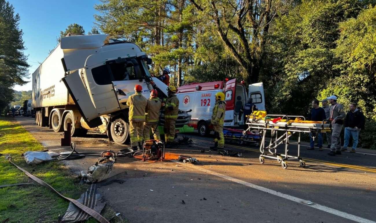 Condutor de carreta fica gravemente ferido em acidente na ERS-135, em Getúlio Vargas.