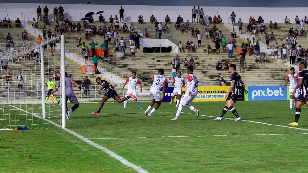 Treze em uma sequência de quatro derrotas seguidas na Série D