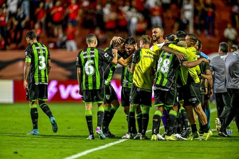 América-MG quebra jejum de vitórias fora de casa com goleada sobre Vila Nova