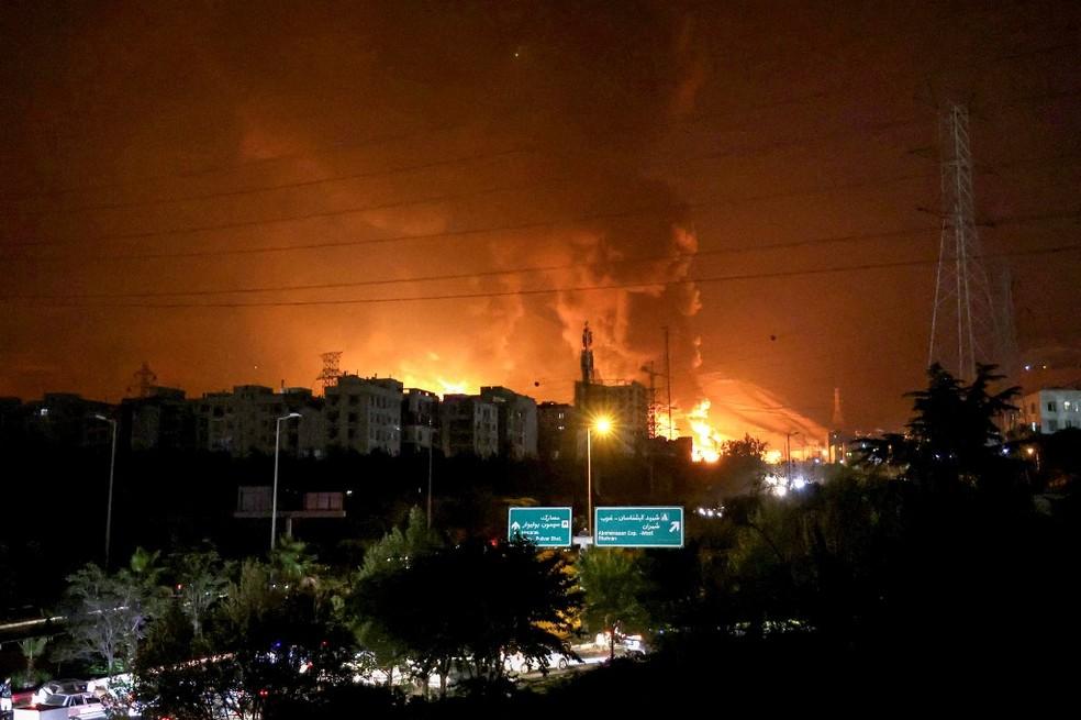 Um incêndio atinge depósitos de petróleo de Shahran, no Irã