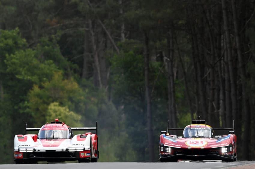 Felipe Nasr dirigindo seu hypercar durante a prática livre