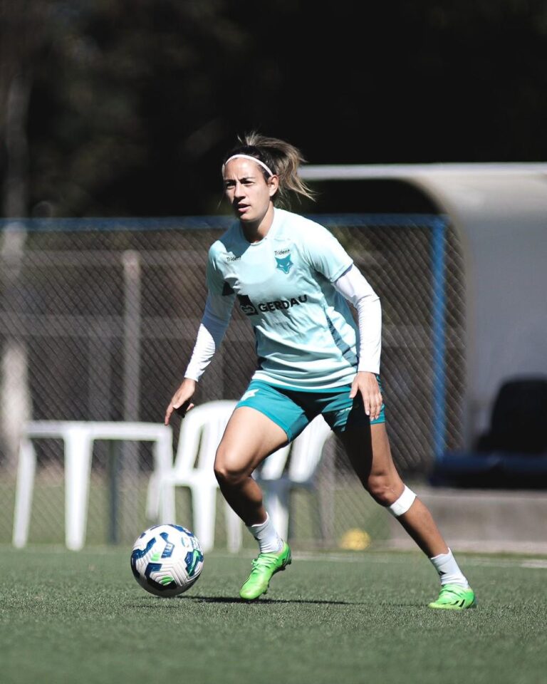 Fabi Sandoval retorna ao Cruzeiro após dez meses e aponta para vitória contra o 3B da Amazônia