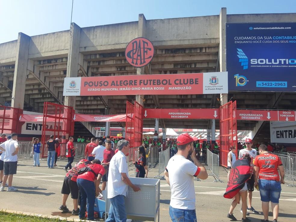 Entrada do Estádio do Manduzão antes do jogo entre Pouso Alegre x América-RN