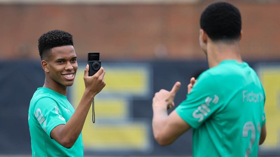 Estêvão durante treino do Palmeiras nos Estados Unidos