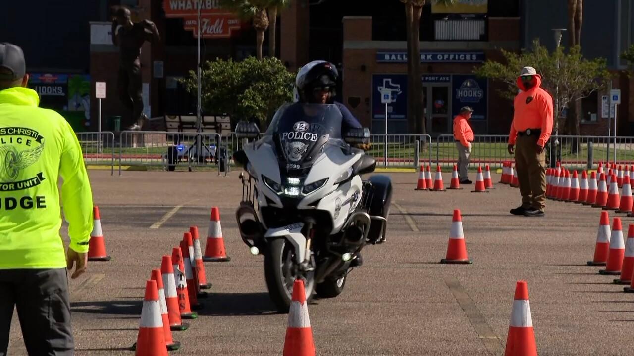 Motociclistas se exibem durante o Rodeo de Motocicletas