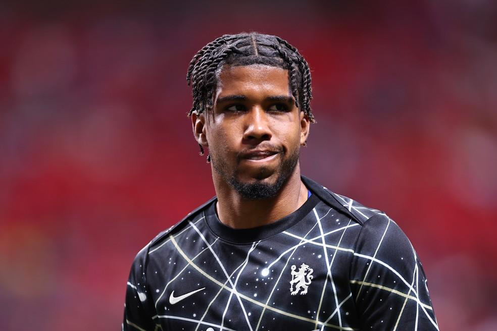 Andrey Santos no aquecimento de jogo entre Chelsea e Los Angeles FC