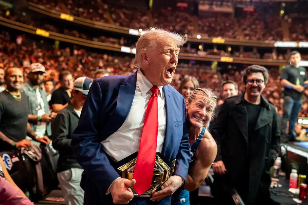 Donald Trump durante o evento de MMA UFC 316