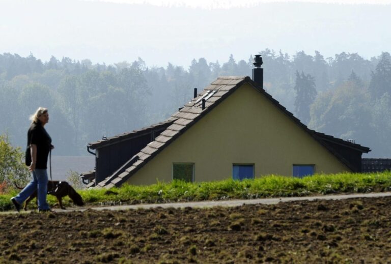 Explosões Em Guayaquil: Ataques Contra Comércio Levam à Polêmica de Segurança
