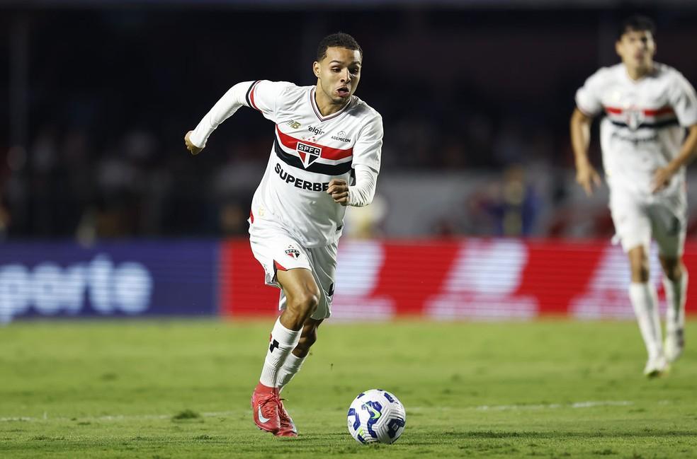 Matheus Alves durante jogo do São Paulo