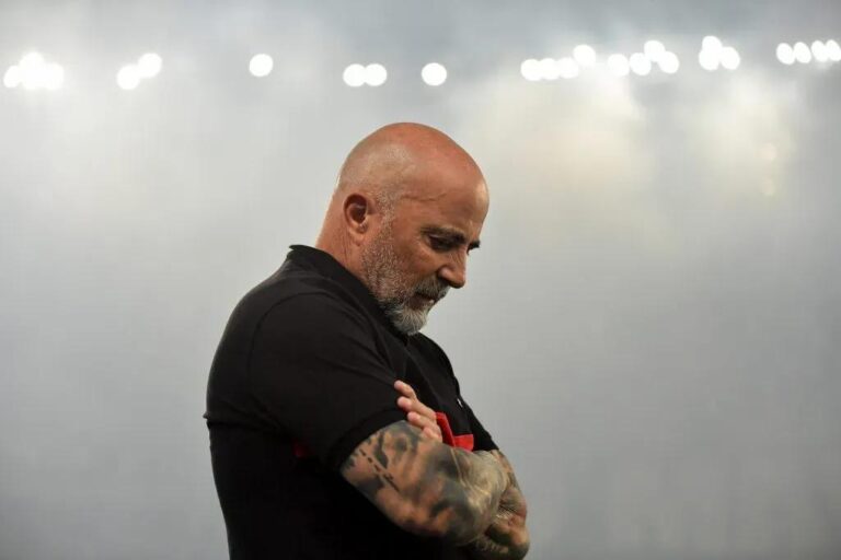 Jorge Sampaoli tem chegada vetada no Santos e time busca recuperação no Brasileirão