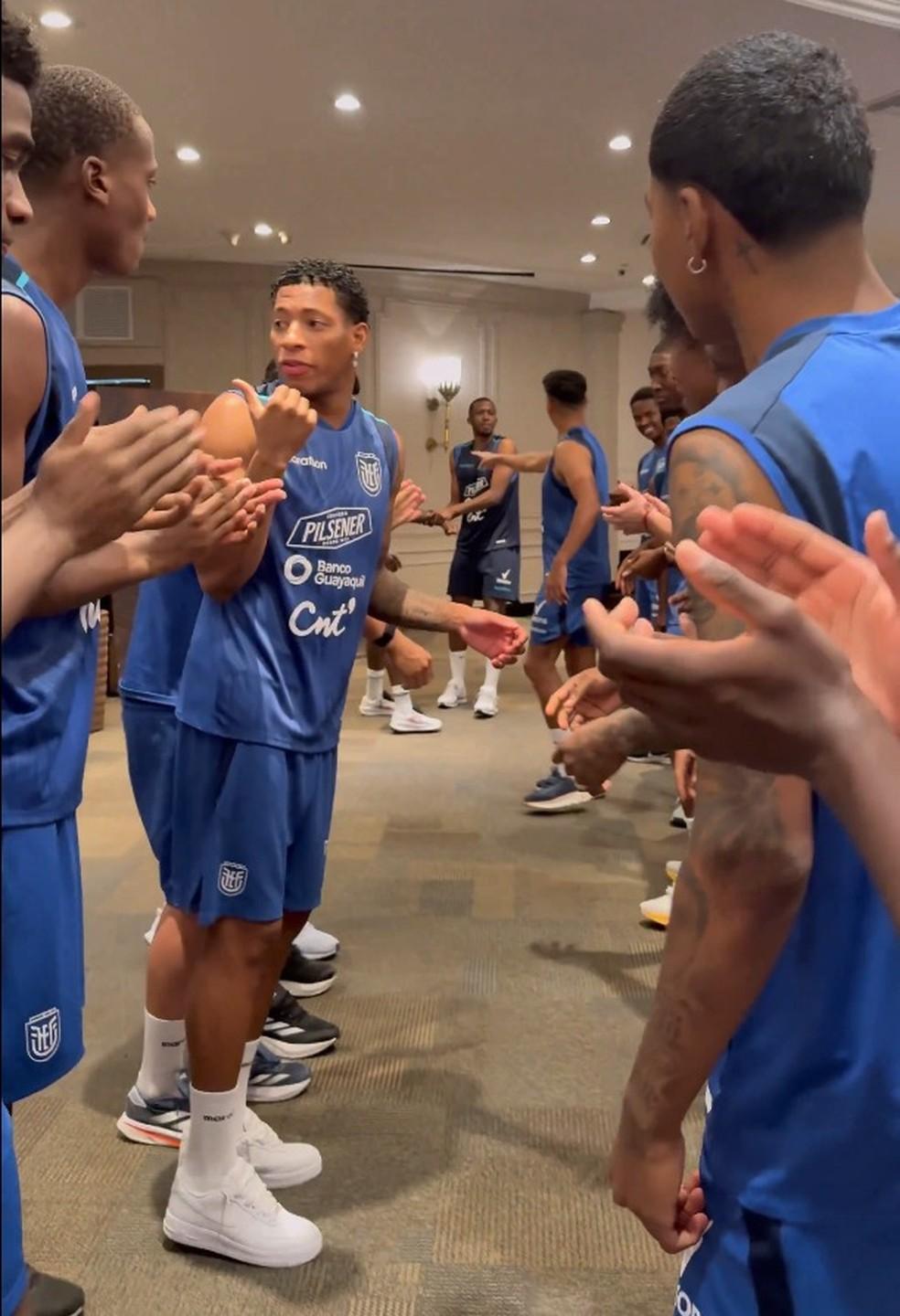 Plata na concentração da seleção do Equador