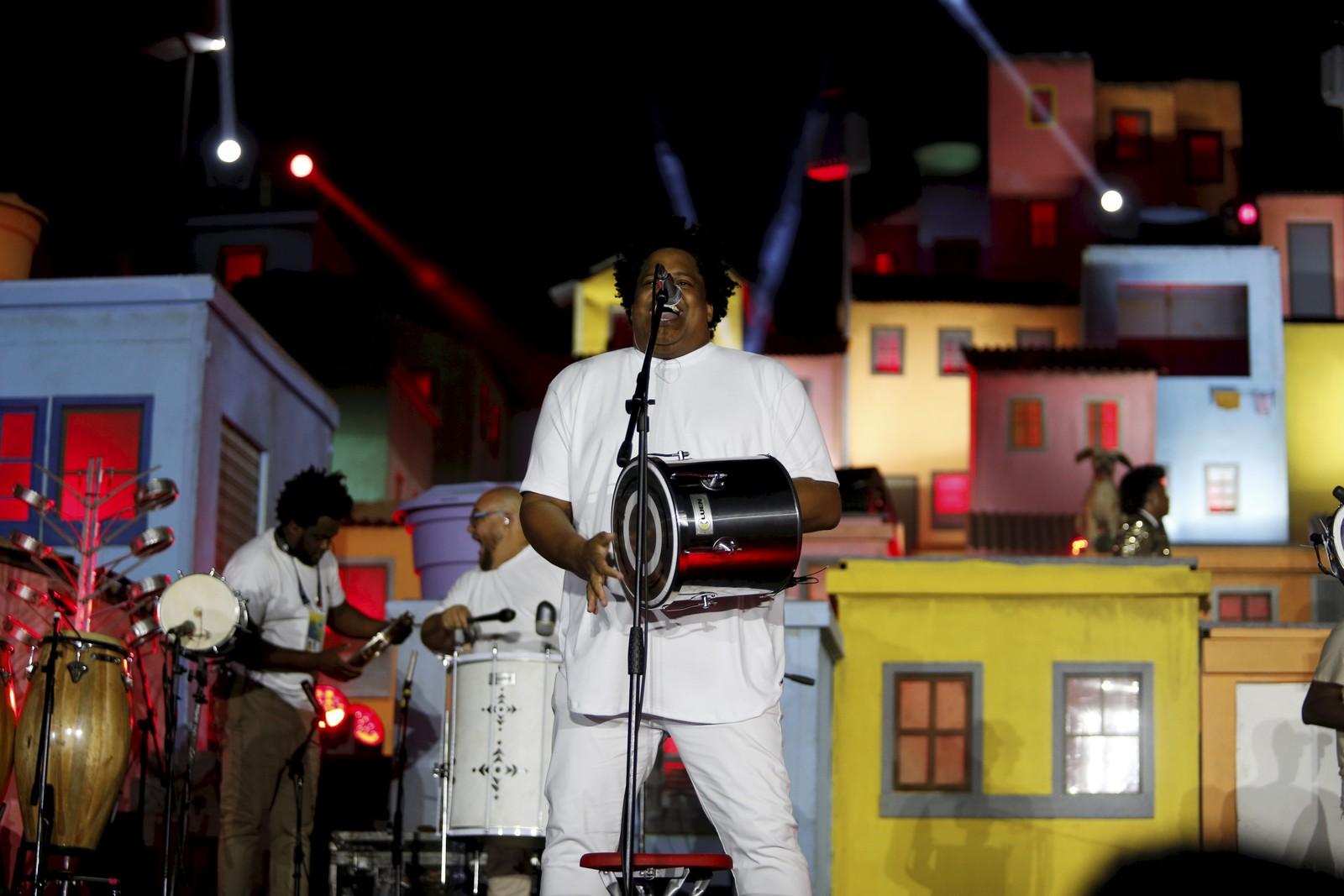 Grupo Fundo de Quintal no Palco Favela