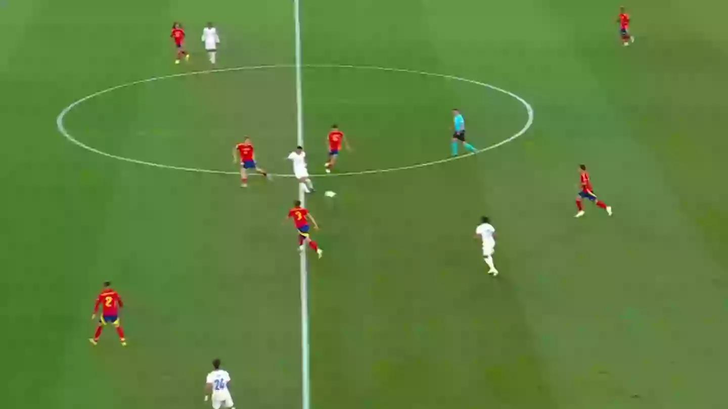 Marc Cucurella e o momento em que é vaiado pelos torcedores.