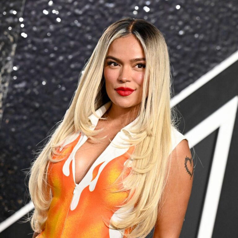 Karol G Lança Clipe Dramático para seu Novo Álbum ‘Tropicoqueta’