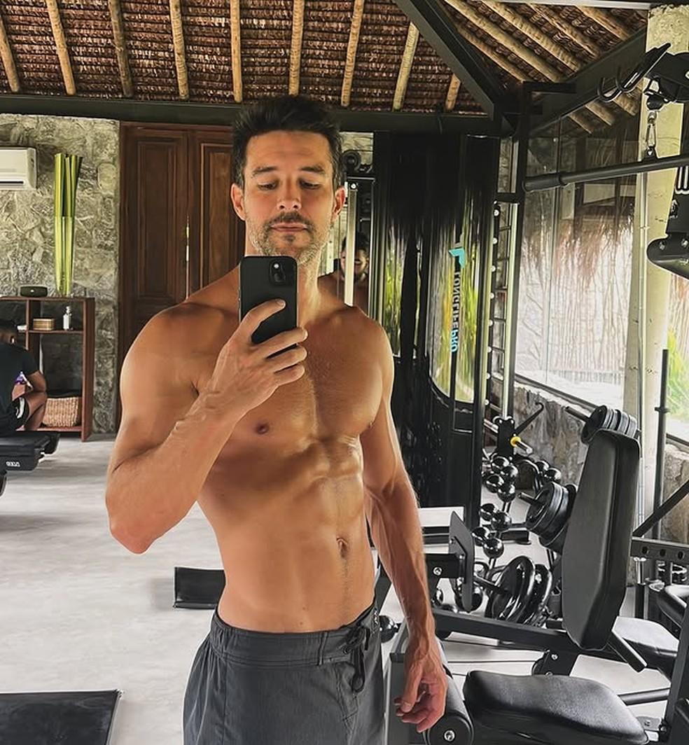 Bernardo Velasco em um ensaio fotográfico