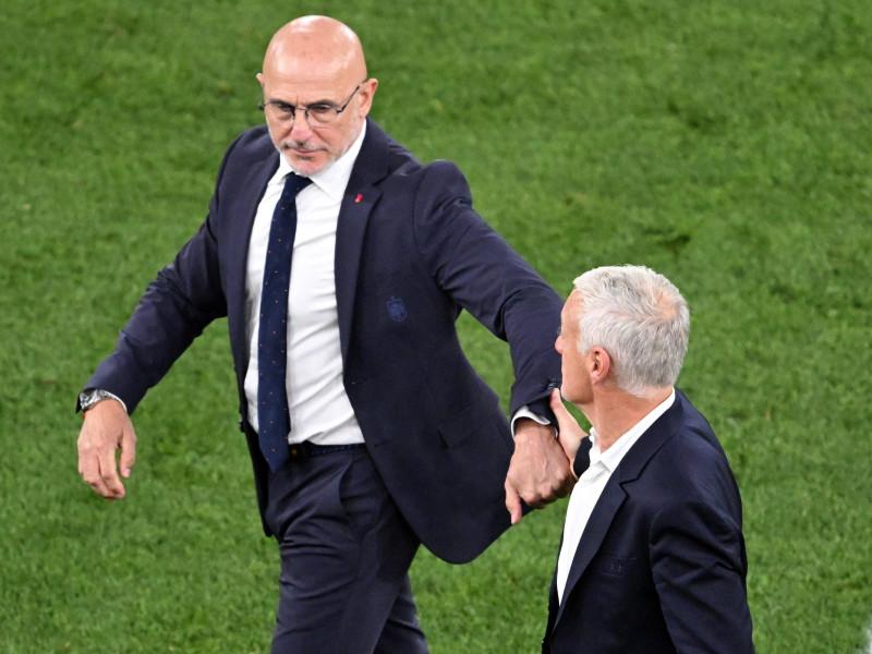 Luis de la Fuente cumprimenta Deschamps