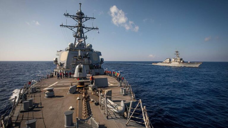 Iêmen Ameaça Embarcações Americanas no Mar Vermelho em Resposta a Conflito