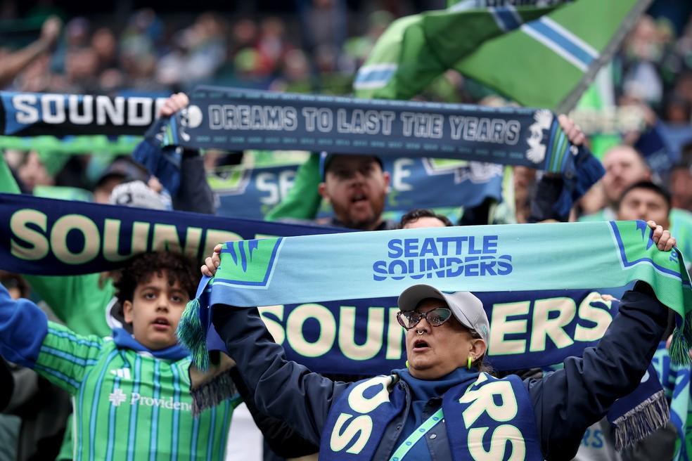 Torcida do Seattle Sounders em jogo no Lumen Field