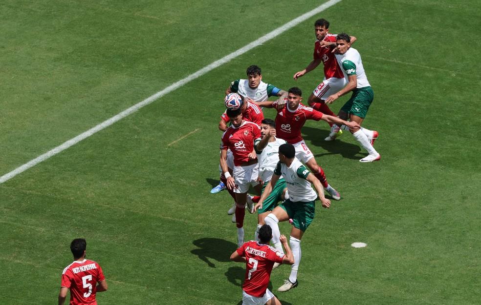 Lance do gol contra do Al Ahly para o Palmeiras