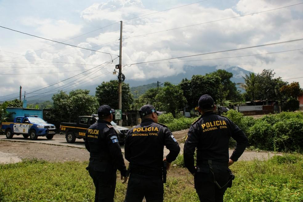 Vulcão na Guatemala entra em erupção e moradores deixam suas casas em 6 de junho de 2025.
