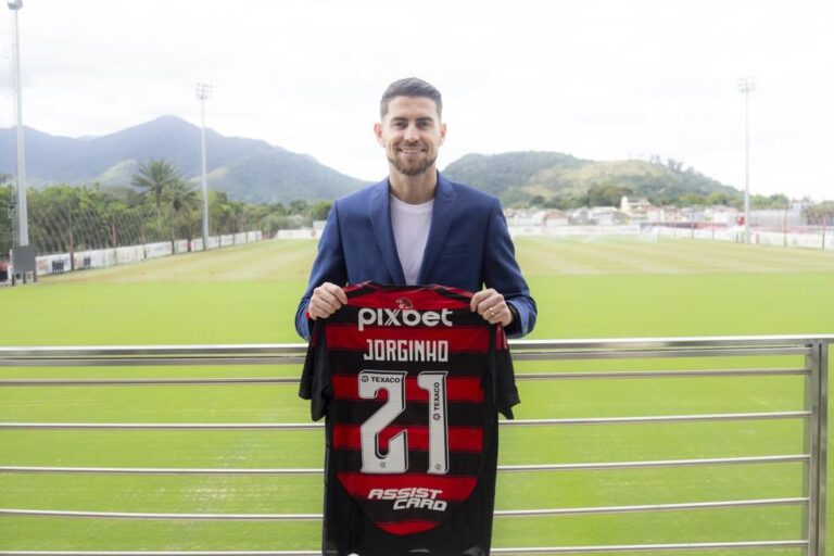 Jorginho é apresentado como novo jogador do Flamengo e compartilha expectativas para o futuro
