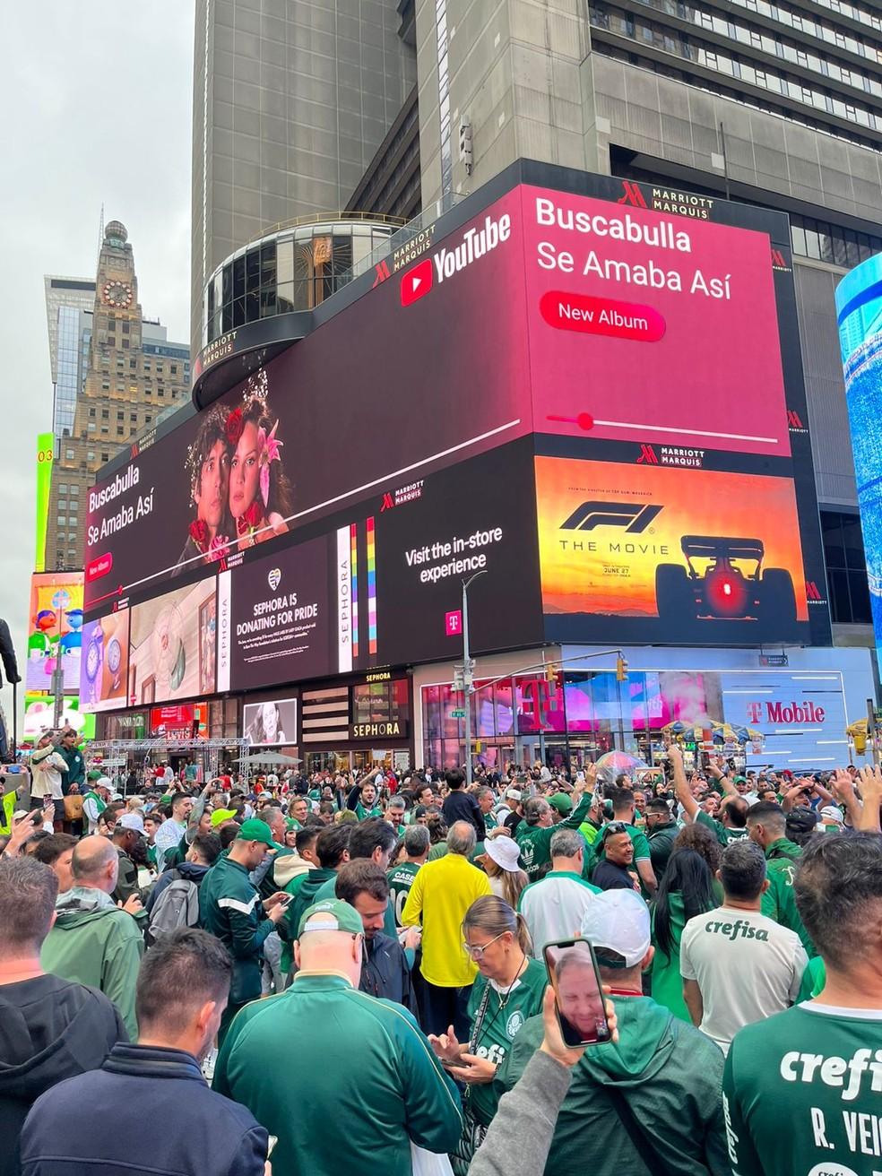 Torcida do Palmeiras faz festa na Times Square, nos Estados Unidos