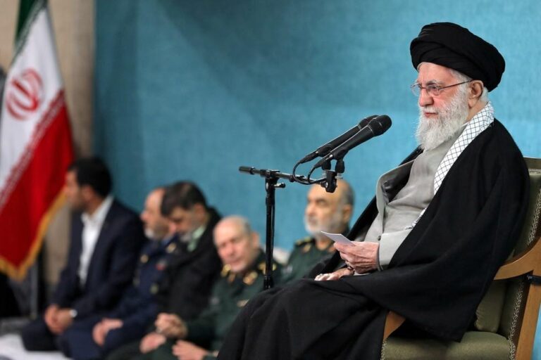 Conflito entre Irã e Israel: Khamenei ameaça consequências severas a ataques dos EUA