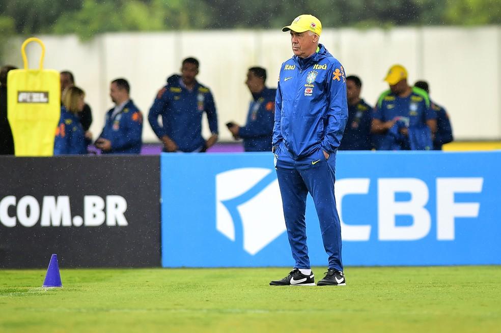Carlo Ancelotti em treino da Seleção Brasileira