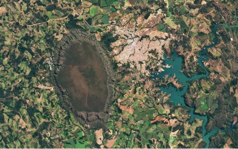 NASA Revela Impressão Espacial da Serra de Caldas Novas e Gera Polêmica