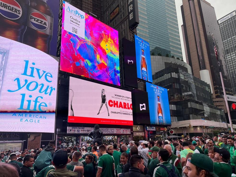 Torcida do Palmeiras faz festa na Times Square, nos Estados Unidos