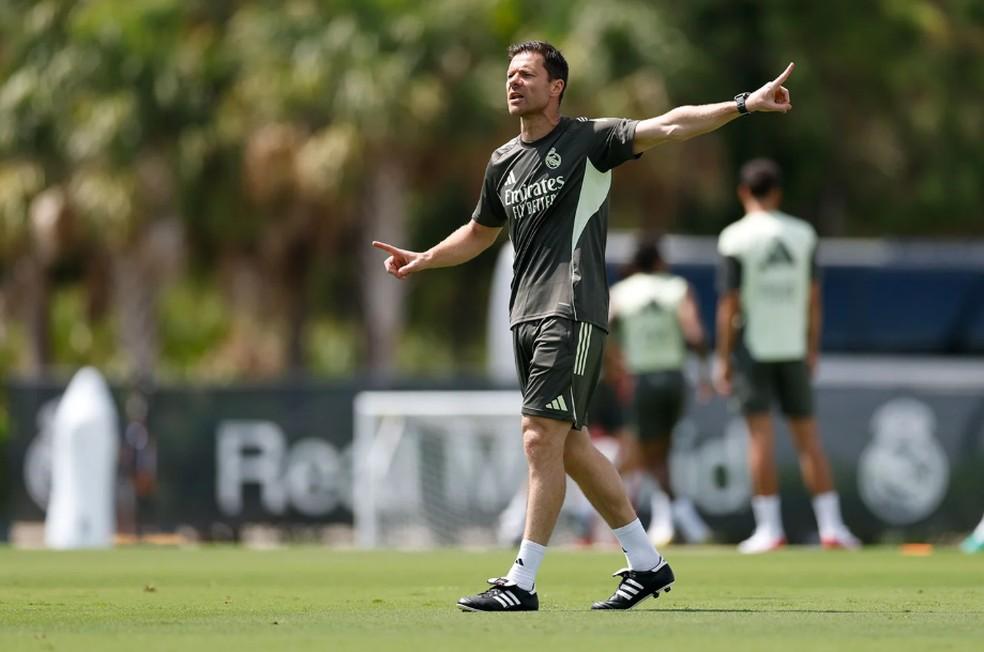 Xabi Alonso fará a sua estreia oficial como técnico do Real Madrid