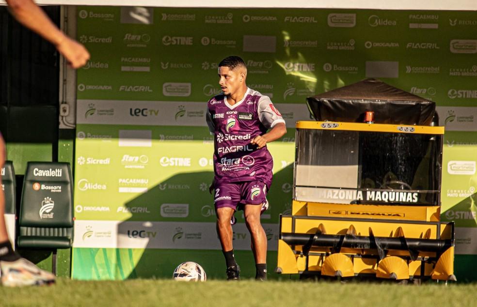 Volante Danilo Borges retorna após cumprir suspensão