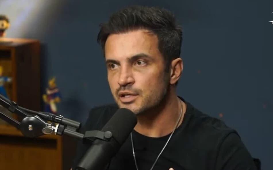 Falcão durante entrevista