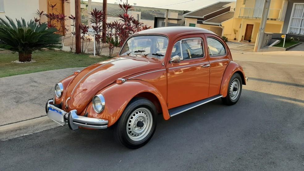 O xodó de Emerson Gagliardi é esse fusca Ocre Marajó 1974