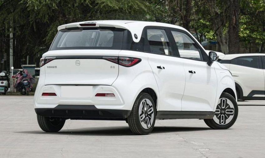 Dimensões do Chery QQ Domi