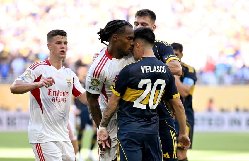 Conflito entre Velasco e Renato Sanches no jogo entre Benfica e Boca Juniors