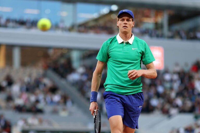 Jannik Sinner e Alexander Bublik Avançam para as Quartas de Final do Aberto da França 2025