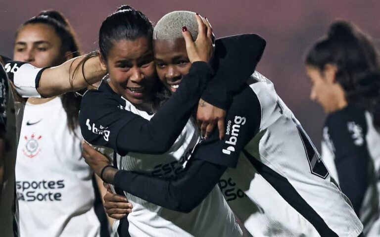Corinthians e Cruzeiro se enfrentam pela liderança no Brasileirão Feminino