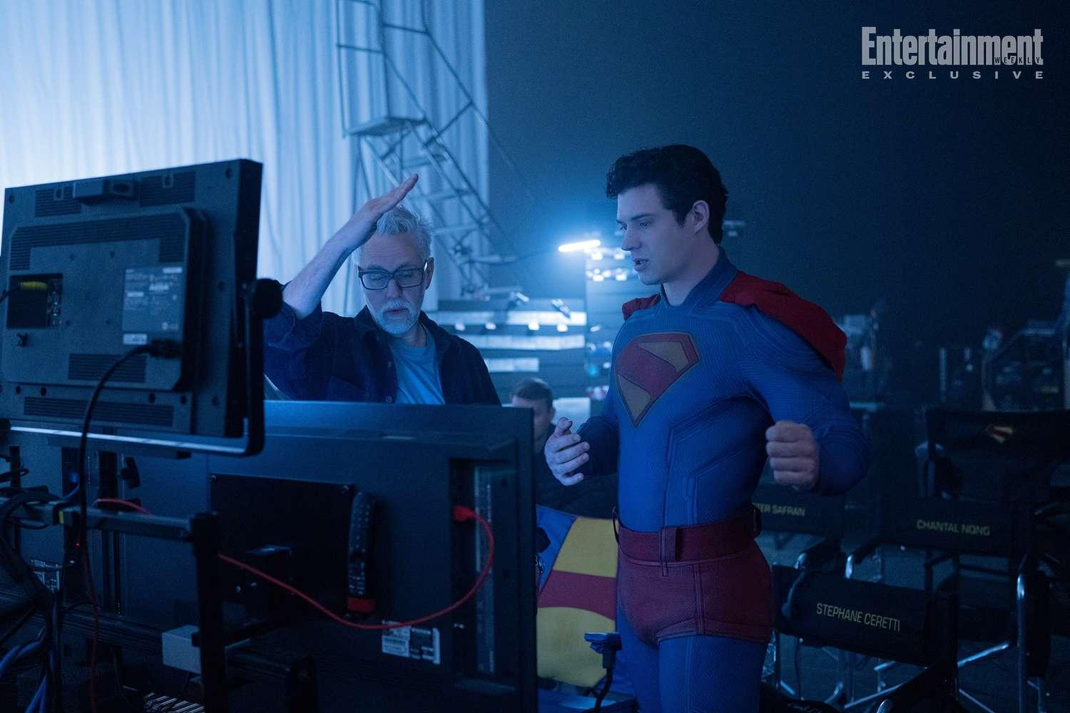 James Gunn e David Corenswet no set de Superman